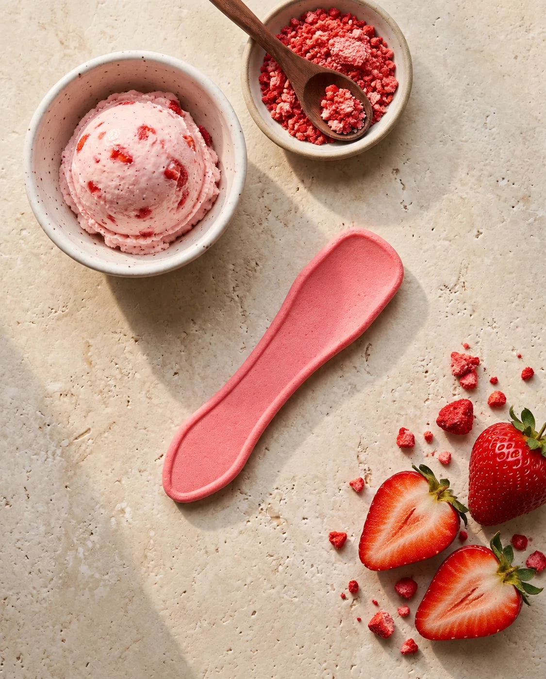 Strawberry flavored edible spoon snack by Double Dip Chips, LLC, product photo 1